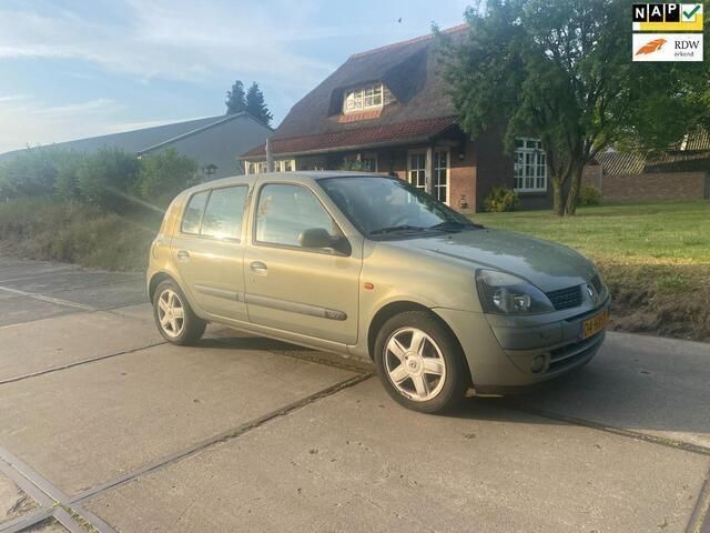 Bruin Gebruikt 2002 Renault Clio II Dynamique Hatchback | € 450 (Super prijs) - Afbeelding 1/4
