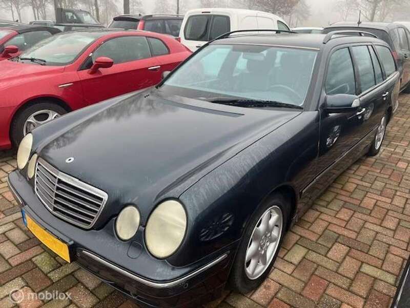Zwart Gebruikt 2002 Mercedes E240 Avantgarde Stationwagen | € 1.500 (Super prijs) - Afbeelding 1/4