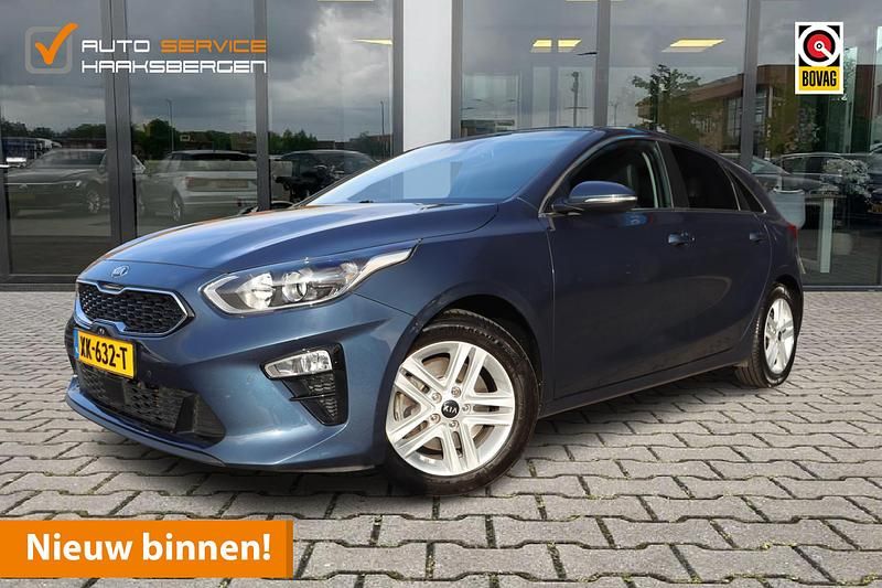 Blauw (metallic) Gebruikt 2019 Kia Ceed Hatchback | € 12.900 (Eerlijke prijs) - Afbeelding 1/4