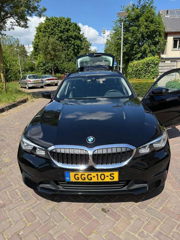 Zwart Gebruikt 2020 BMW 330 Executive Stationwagen | € 28.500 (Super prijs) - Afbeelding 1/4