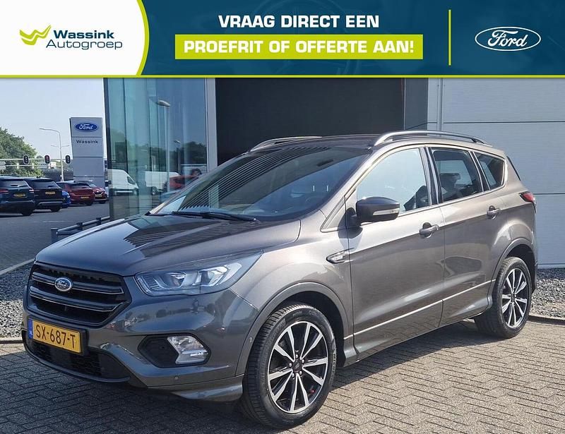 Grijs, metallic lak Gebruikt 2018 Ford Kuga ST-Line SUV | € 21.435 (Duur) - Afbeelding 1/4