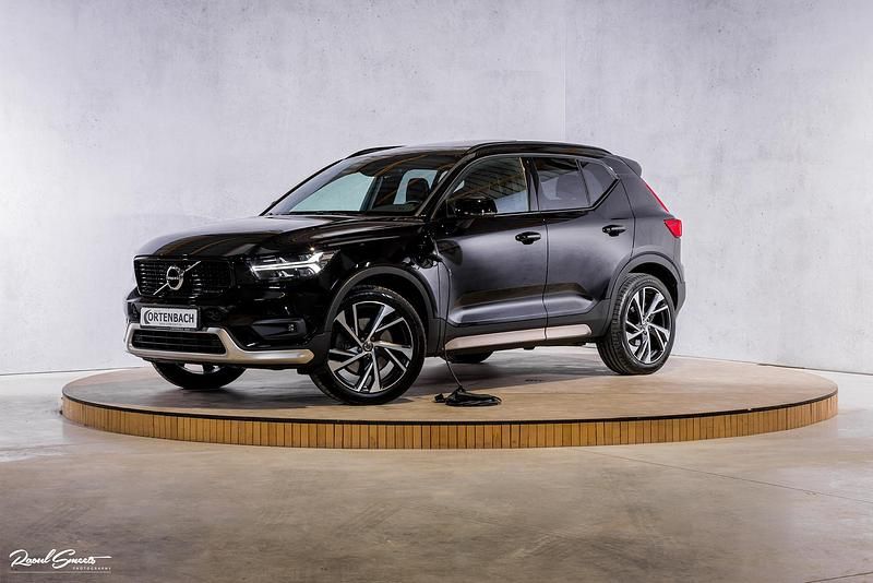 Zwart Gebruikt 2021 Volvo XC40 R-Design SUV | € 36.990 (Iets duurder) - Afbeelding 1/4