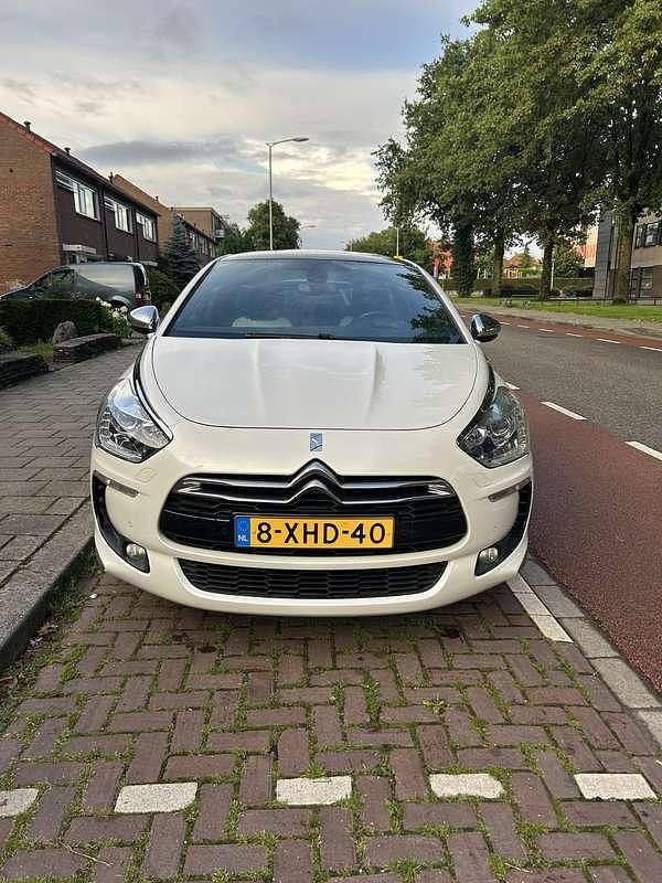 Wit Gebruikt 2014 Citroën DS5 So Chic Hatchback | € 12.000 (Iets duurder) - Afbeelding 1/4