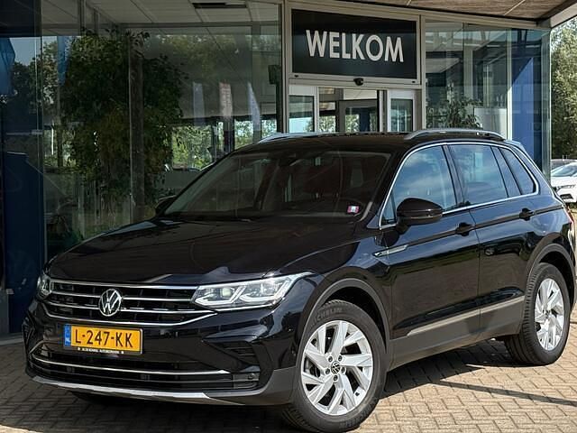 Zwart Gebruikt 2021 VW Tiguan Elegance SUV | € 26.945 (Eerlijke prijs) - Afbeelding 1/4