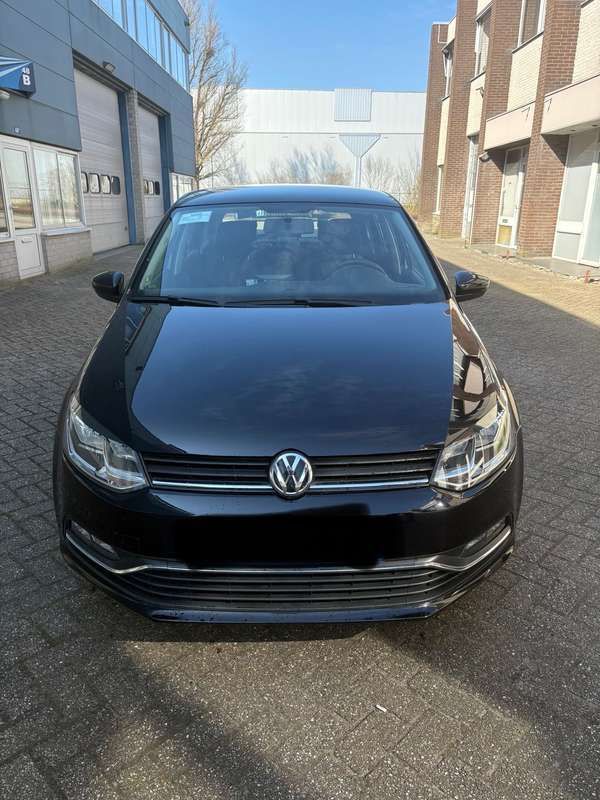 Zwart Gebruikt 2015 VW Polo Comfortline Hatchback | € 7.000 (Eerlijke prijs) - Afbeelding 1/1
