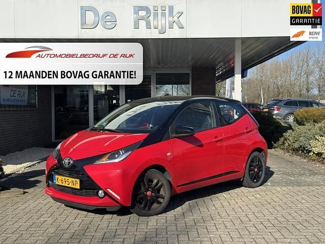 Occasion Toyota Aygo 69 PK (50 kW) 2017 Rood Hatchback
