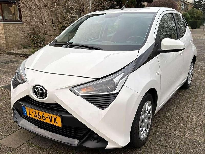 Wit Gebruikt 2021 Toyota Aygo X-play Hatchback | € 5.950 (Super prijs) - Afbeelding 1/4