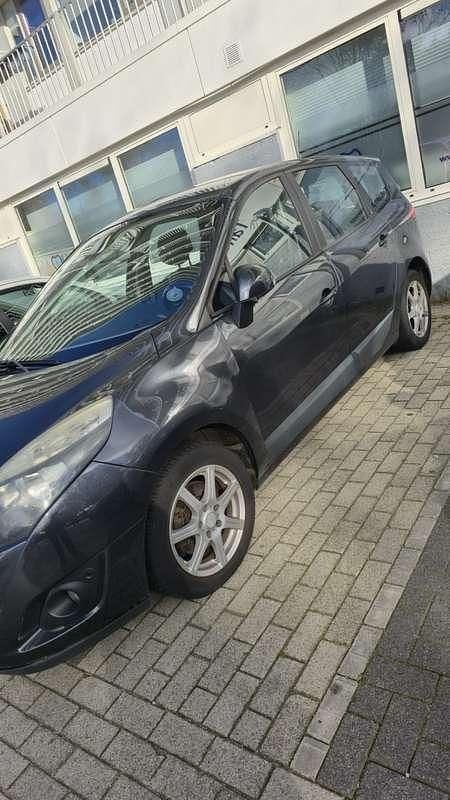 Grijs Gebruikt 2010 Renault Scénic III Expression MPV | € 4.000 (Duur) - Afbeelding 1/4