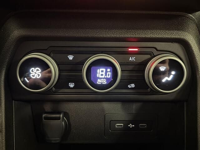 Nieuw Dacia Sandero 101 PK (74 kW) 2026 Grijs Hatchback