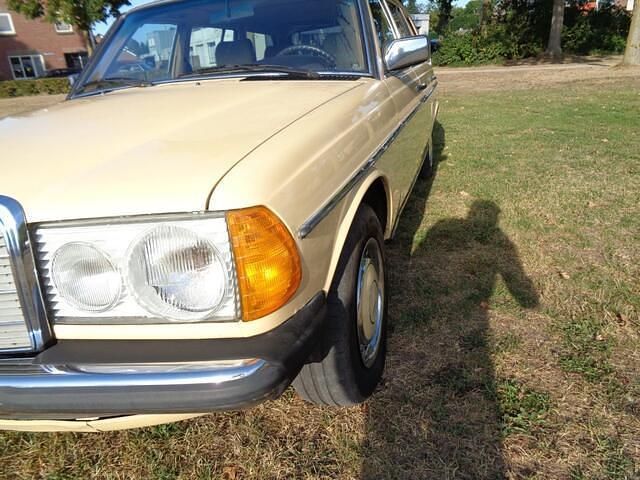Occasion Mercedes 230 136 PK (100 kW) 1982 Beige Stationwagen