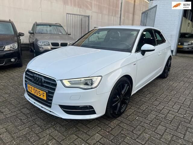 Wit Gebruikt 2013 Audi A3 Ambition Hatchback | € 5.950 (Goede deal) - Afbeelding 1/4