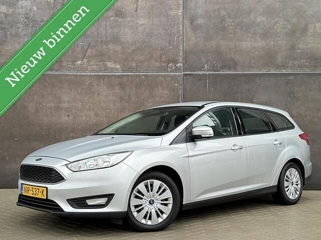 Grijs Occasion 2017 Ford Focus Stationwagen | € 5.749 (Goede deal) - Afbeelding 1/4