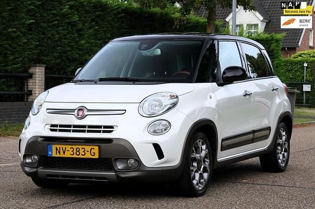 Wit Gebruikt 2017 Fiat 500L Trekking MPV | € 7.945 (Eerlijke prijs) - Afbeelding 1/4