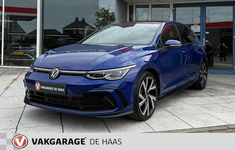 Blauw, metallic lak Occasion 2023 VW Golf VIII Business Hatchback | € 33.950 (Eerlijke prijs) - Afbeelding 1/4