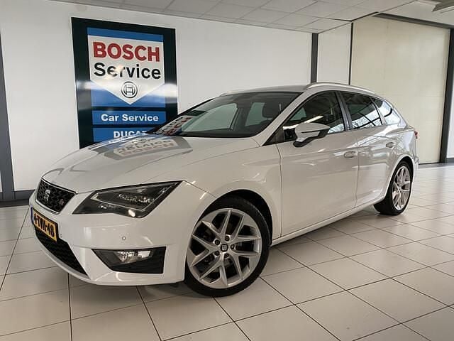 Wit Occasion 2014 Seat Leon ST Business Stationwagen | € 7.950 (Eerlijke prijs) - Afbeelding 1/4