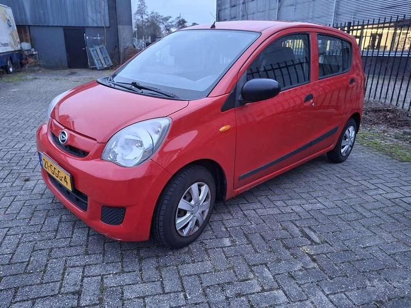 Rood Occasion 2008 Daihatsu Cuore Hatchback | € 795 (Super prijs) - Afbeelding 1/4