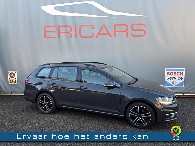 Grijs Occasion 2018 VW Golf VII Highline Hatchback | € 12.950 (Super prijs) - Afbeelding 1/4