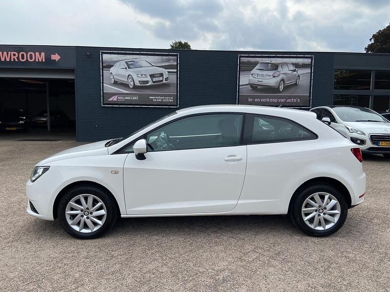 Wit Gebruikt 2014 Seat Ibiza Reference Hatchback | € 5.495 (Eerlijke prijs) - Afbeelding 1/4