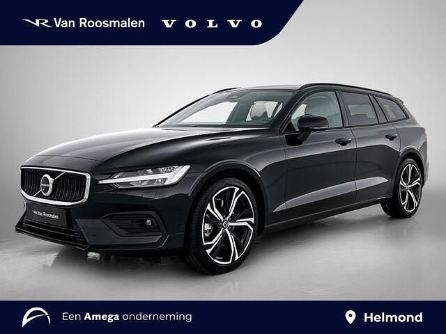 Zwart (metallic) Nieuw 2025 Volvo V60 Core Stationwagen | € 62.300 (Iets duurder) - Afbeelding 1/4
