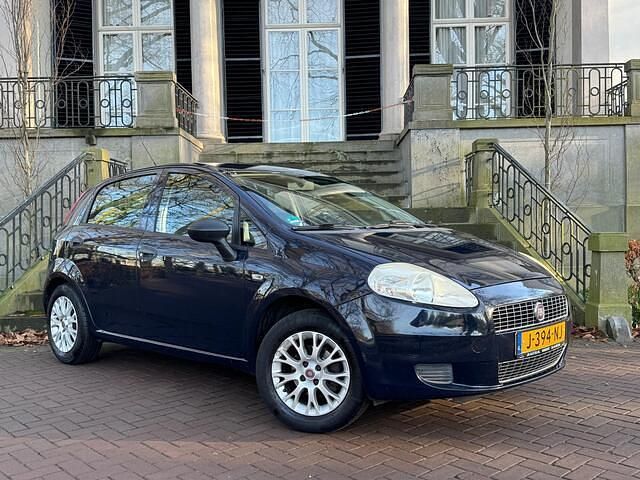 Zwart Occasion 2009 Fiat Grande Punto Active Hatchback | € 1.745 (Eerlijke prijs) - Afbeelding 1/4