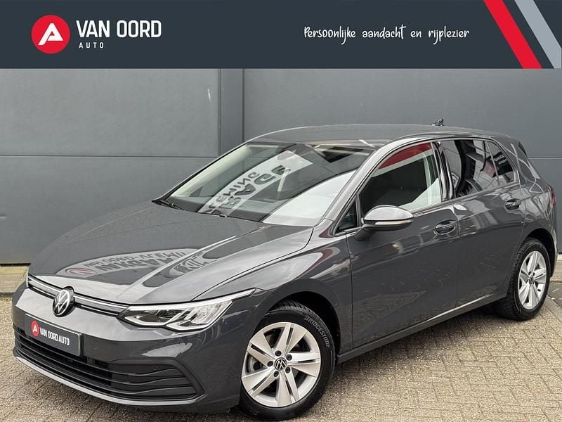 Grijs Gebruikt 2021 VW Golf VIII Life Hatchback | € 17.740 (Eerlijke prijs) - Afbeelding 1/4