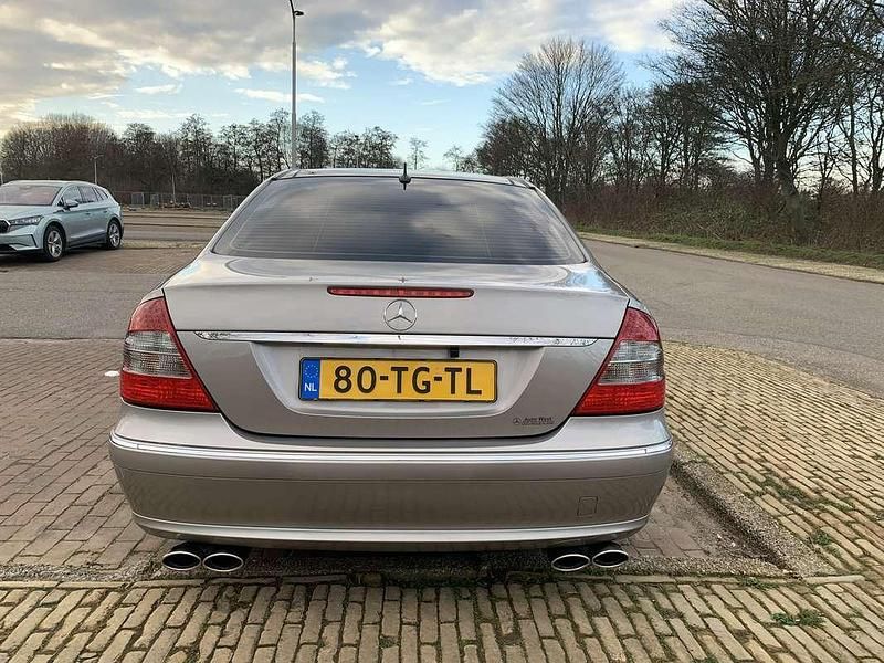 Grijs Gebruikt 2006 Mercedes E200 Avantgarde Sedan | € 9.950 (Duur) - Afbeelding 1/4