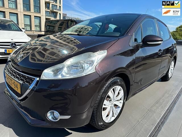 Zwart Gebruikt 2013 Peugeot 208 Allure Hatchback | € 4.450 (Eerlijke prijs) - Afbeelding 1/4