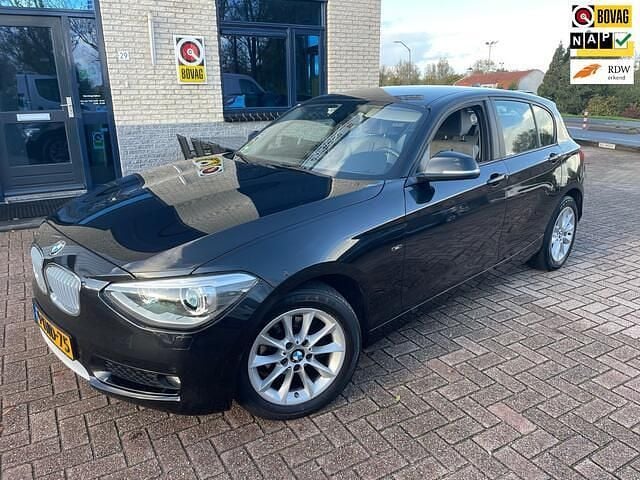 Zwart Gebruikt 2014 BMW 116 Executive Hatchback | € 10.445 (Eerlijke prijs) - Afbeelding 1/4