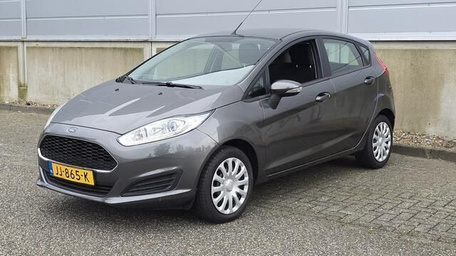 Grijs Gebruikt 2016 Ford Fiesta Style Hatchback | € 6.499 (Eerlijke prijs) - Afbeelding 1/4