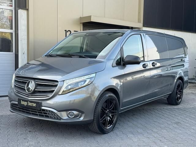 Grijs Gebruikt 2021 Mercedes Vito MPV | € 38.950 - Afbeelding 1/4