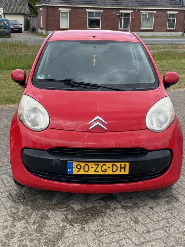 Rood Gebruikt 2008 Citroën C1 Hatchback | € 1.495 (Eerlijke prijs) - Afbeelding 1/4