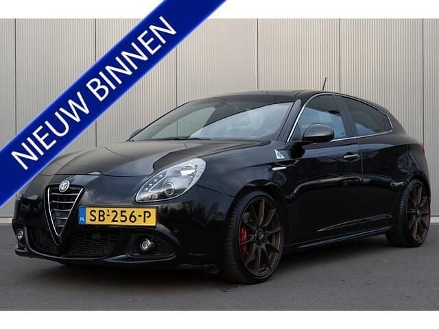 Zwart Occasion 2015 Alfa Romeo Giulietta Quadrifoglio Hatchback | € 13.450 (Goede deal) - Afbeelding 1/4