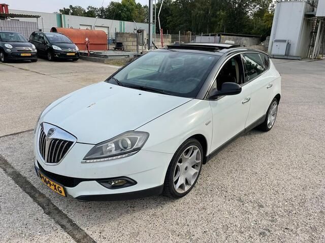 Wit Gebruikt 2009 Lancia Delta Hatchback | € 2.950 - Afbeelding 1/4