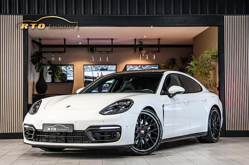 Wit Gebruikt 2021 Porsche Panamera Chrono Sedan | € 80.000 (Eerlijke prijs) - Afbeelding 1/4