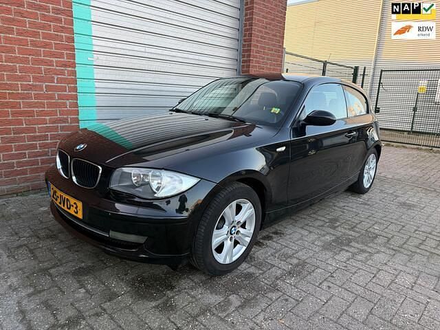 Zwart Occasion 2009 BMW 116 Hatchback | € 3.250 (Goede deal) - Afbeelding 1/4