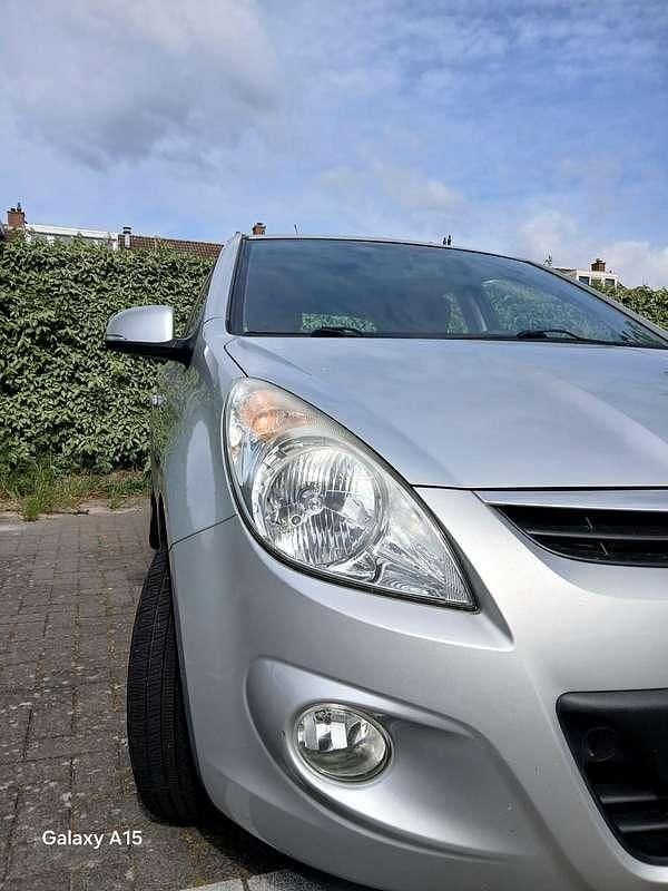Zilver Gebruikt 2011 Hyundai i20 MPV | € 3.990 - Afbeelding 1/4