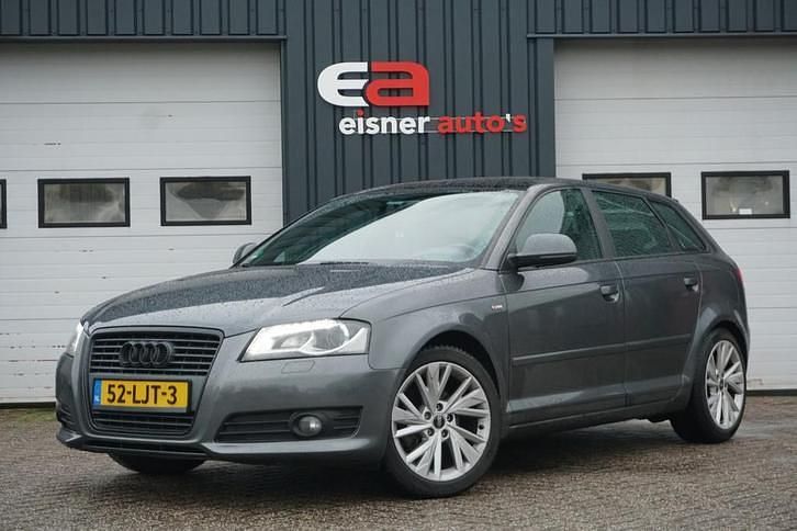 Grijs Gebruikt 2010 Audi A3 S-Line Hatchback | € 5.449 (Eerlijke prijs) - Afbeelding 1/4