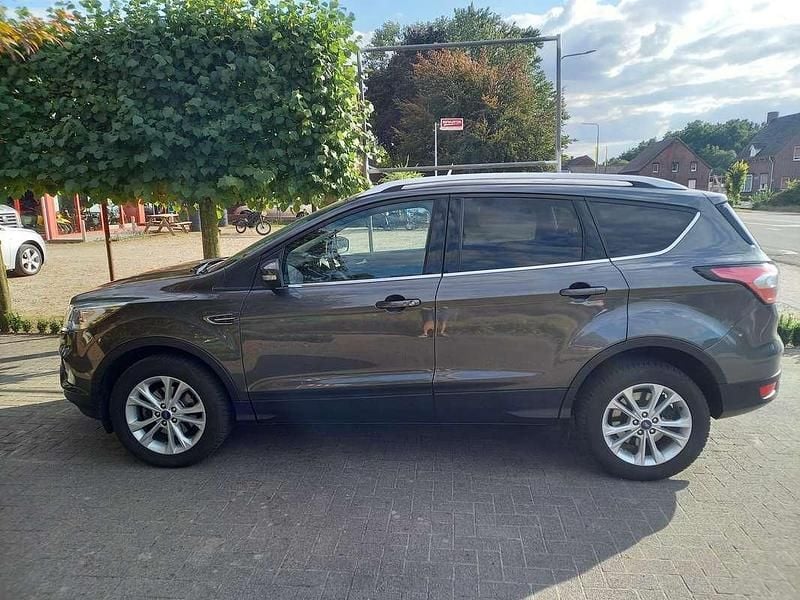Grijs Gebruikt 2018 Ford Kuga Titanium SUV | € 17.250 (Eerlijke prijs) - Afbeelding 1/4