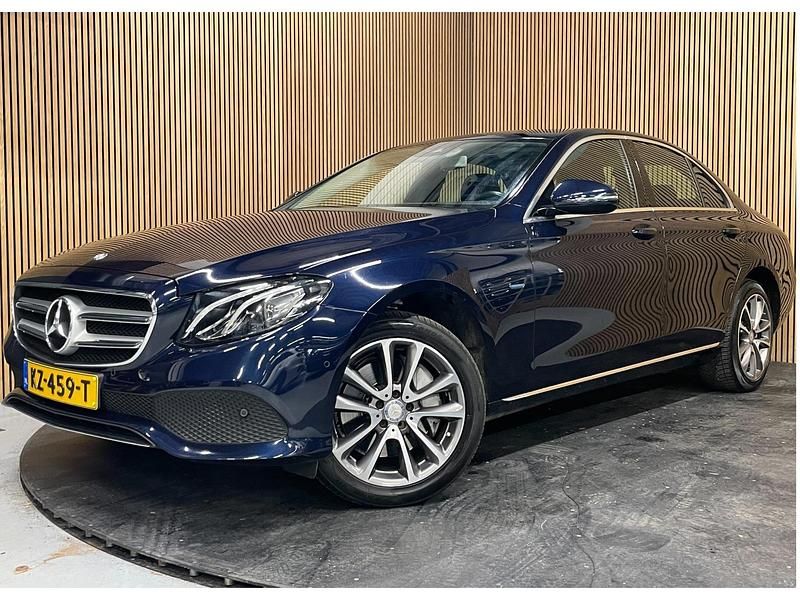 Blauw Gebruikt 2016 Mercedes E350 Edition Sedan | € 24.750 (Eerlijke prijs) - Afbeelding 1/2