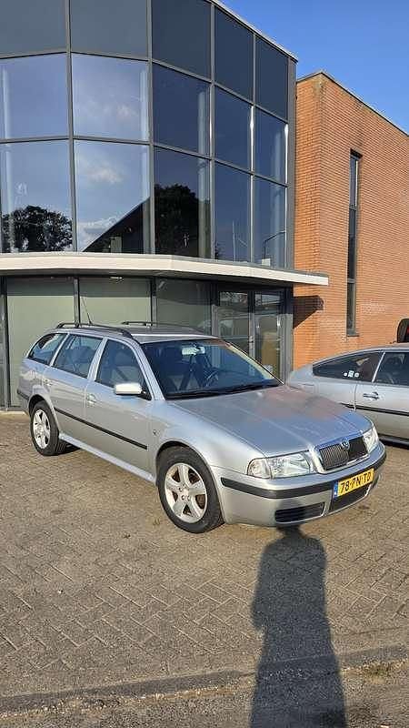 Zilver Gebruikt 2004 Skoda Octavia Stationwagen | € 2.850 (Eerlijke prijs) - Afbeelding 1/4