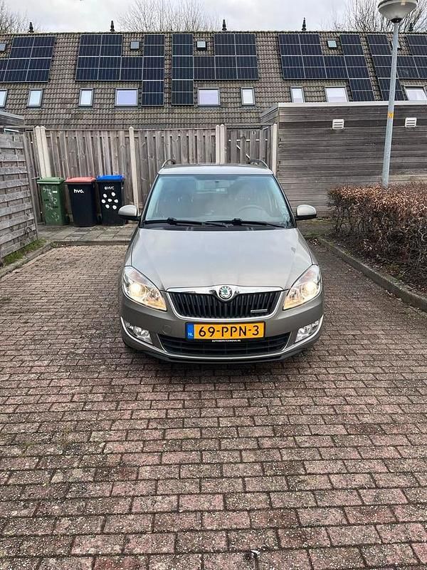 Occasion 2011 Skoda Fabia Stationwagen | € 3.750 (Iets duurder) - Afbeelding 1/4