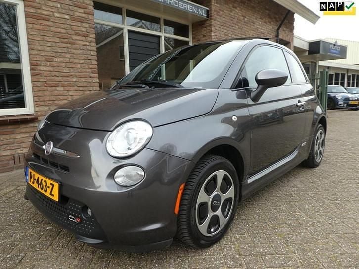 Grijs, metallic lak Occasion 2014 Fiat 500e Hatchback | € 8.950 (Eerlijke prijs) - Afbeelding 1/4