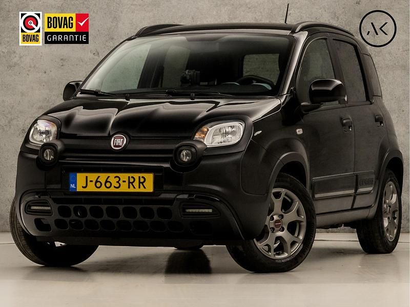 Zwart Gebruikt 2020 Fiat Panda Launch Edition Hatchback | € 10.945 (Eerlijke prijs) - Afbeelding 1/4