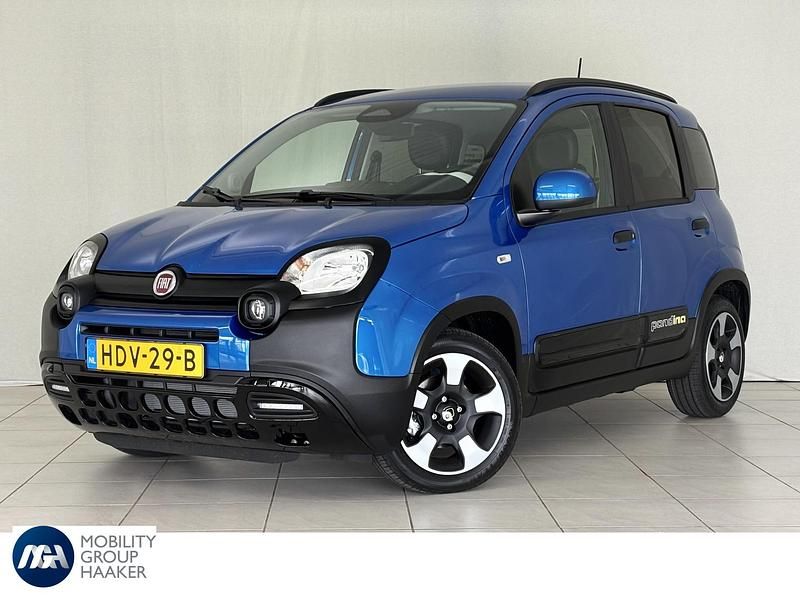 Blauw, metallic lak Gebruikt 2025 Fiat Panda Hatchback | € 22.900 (Eerlijke prijs) - Afbeelding 1/4