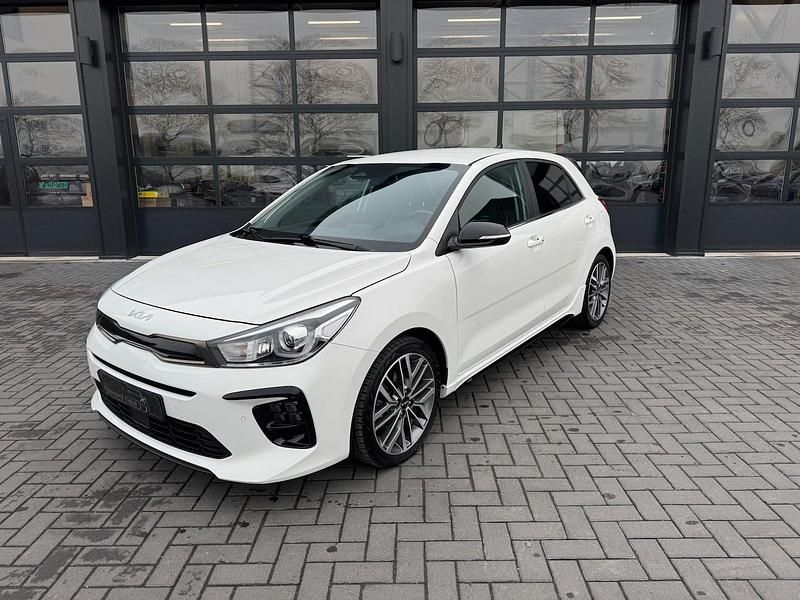 Wit Occasion 2022 Kia Rio GT-Line Hatchback | € 16.950 (Eerlijke prijs) - Afbeelding 1/4