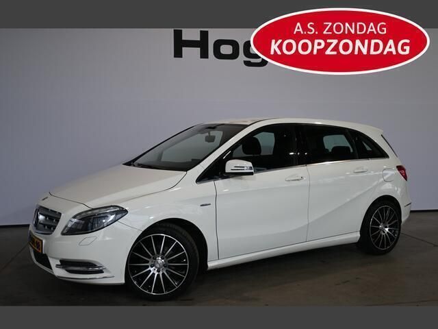 Wit, metallic lak Gebruikt 2012 Mercedes B180 Ambition MPV | € 9.940 (Eerlijke prijs) - Afbeelding 1/4