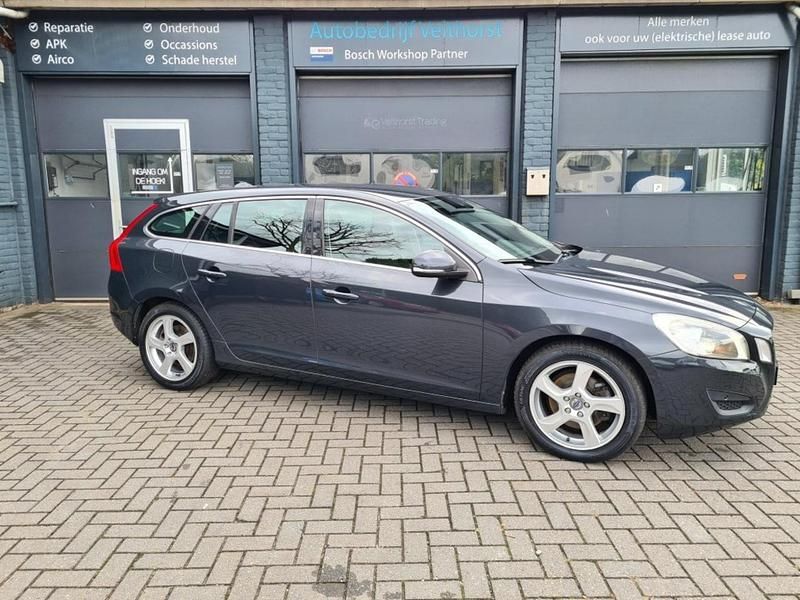 Grijs Gebruikt 2011 Volvo V60 Momentum Stationwagen | € 7.499 (Eerlijke prijs) - Afbeelding 1/4