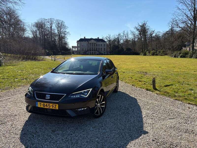 Zwart Gebruikt 2020 Seat Leon Style Hatchback | € 14.500 (Eerlijke prijs) - Afbeelding 1/4