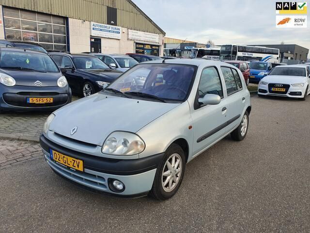 Grijs Gebruikt 2001 Renault Clio II Hatchback | € 1.500 (Eerlijke prijs) - Afbeelding 1/4