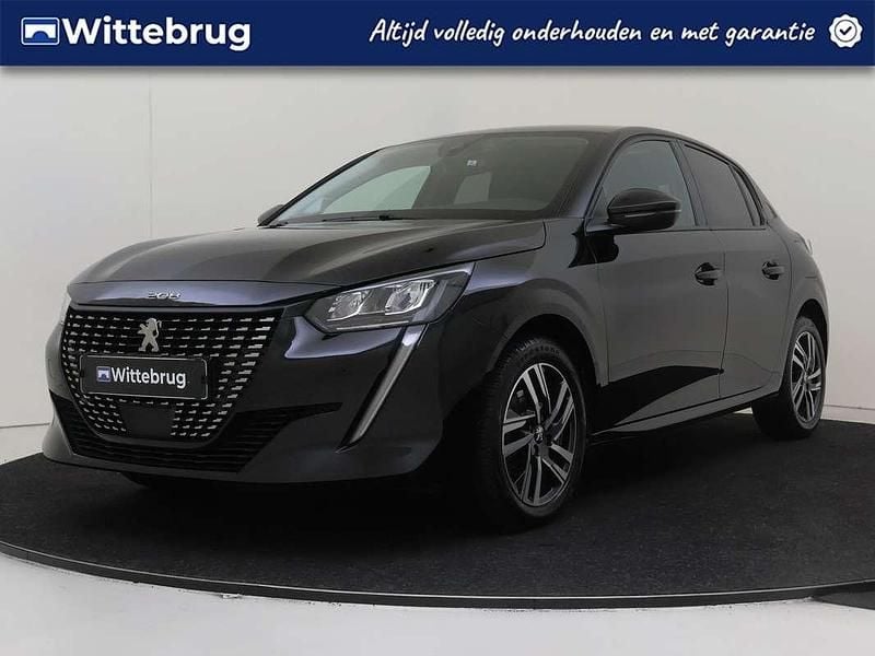 Zwart, metallic lak Gebruikt 2023 Peugeot 208 Allure Hatchback | € 16.925 (Goede deal) - Afbeelding 1/3